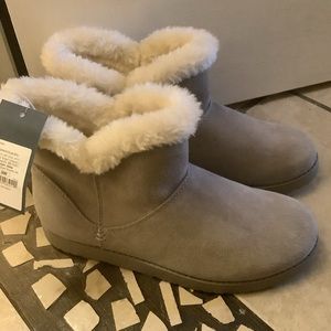Universal Thread Women’s Gray Winter Boots Suede Faux Fur Lining size 9W